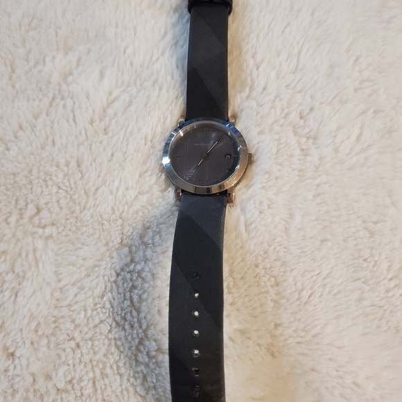 BURBERRY watch Heritage Beat Check Grey Dial Stain - Picture 4 of 4